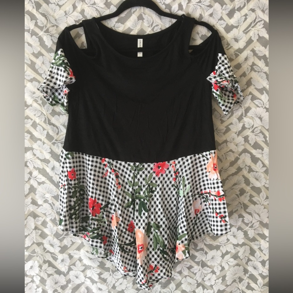 Emerald brand size small open cold shoulder top black white red floral